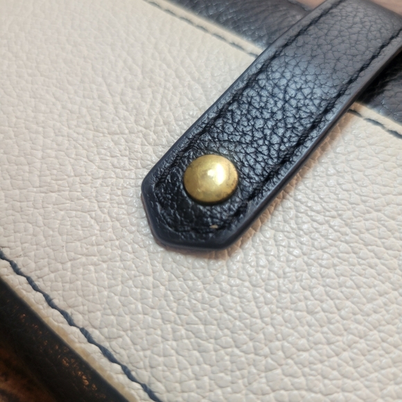 Fossil Wallet Black & White Leaher - 16 card slots, zip pocket, 2 side pockets - Picture 6 of 8